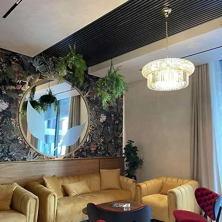 Lyonessa Gardens 1 * 兹拉蒂博尔