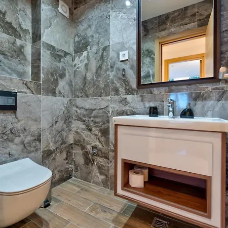 Lyonessa Gardens Apartman