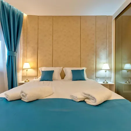 Lyonessa Gardens 1 *