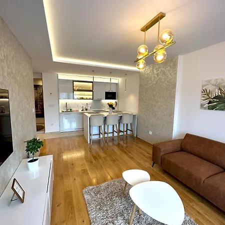 Lyonessa Gardens 1 *